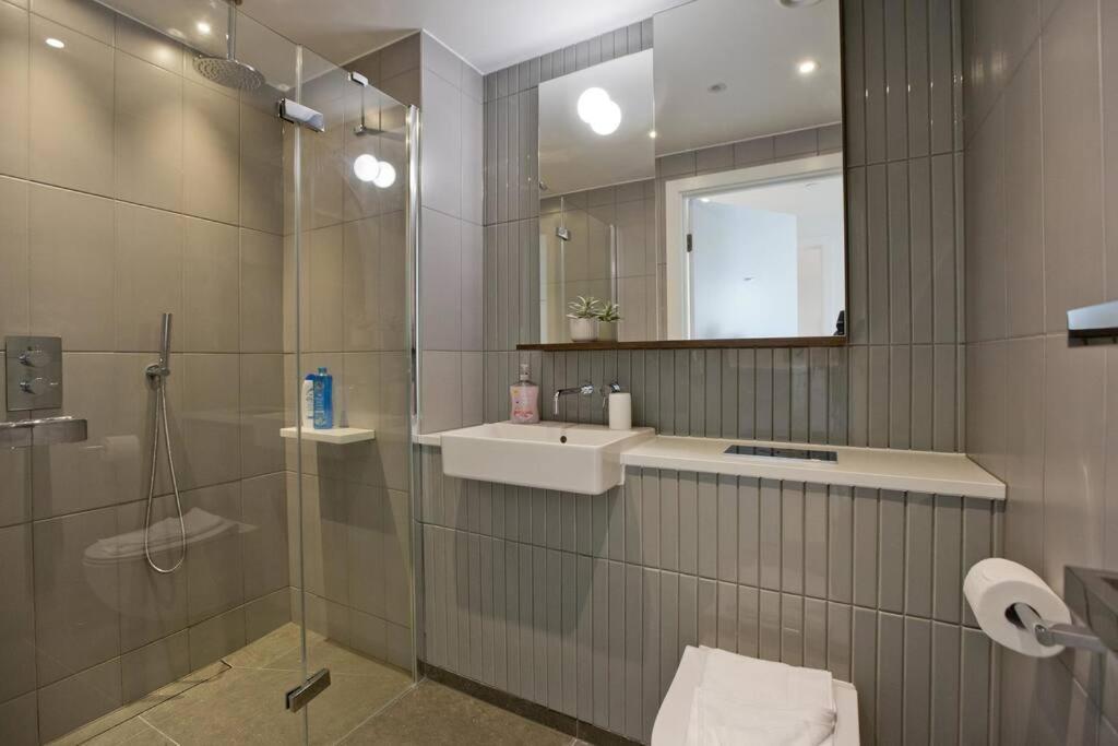 Kings Cross 2 Bed With City Views, Ac, Balcony Lägenhet London Exteriör bild